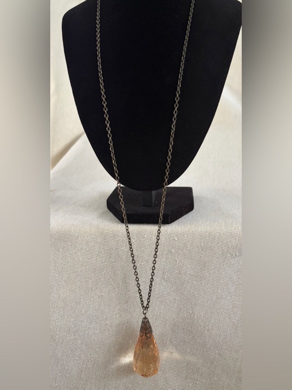Antique-Style Faceted Teardrop Pendant Necklace - Peach Crystal